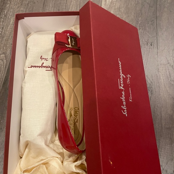 BRAND NEW! Ferragamo flat ( Red) - Picture 3 of 3